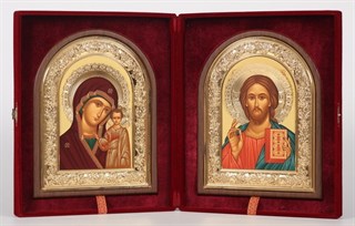 Складень в футляре 18х24 бархатный арочная рамка и венчик золочёные Спаситель - Казанская Божья Матерь 239030
