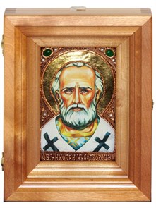 {{photo.Alt || photo.Description || 'Икона Николай Чудотворец на мореном дубе с нимбом из сусального золота в березовом киоте 15х10'}}